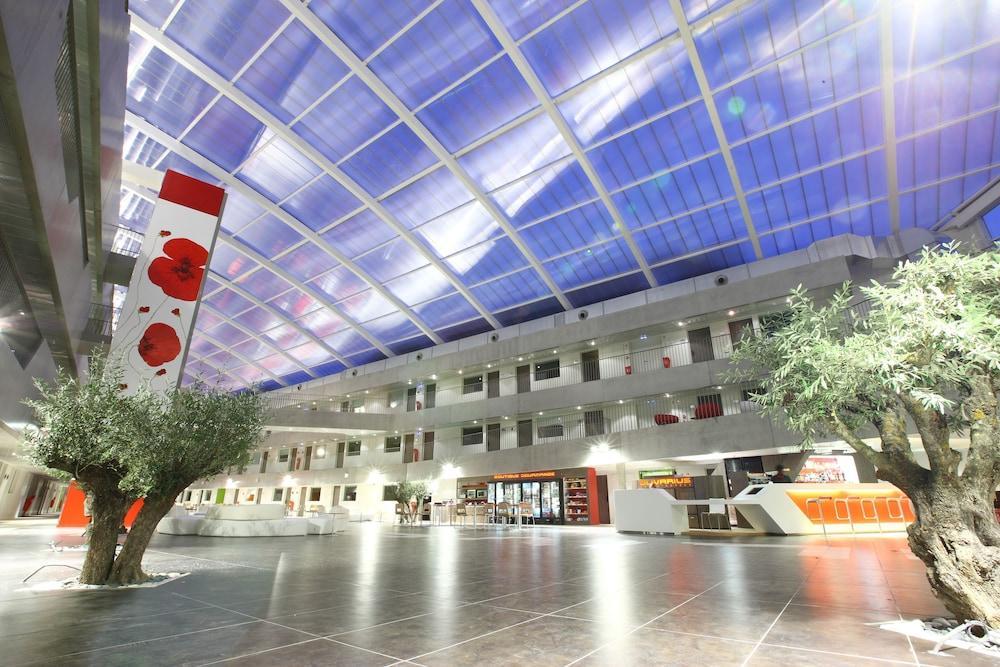 Cowool Cergy Aparthotel Екстериор снимка