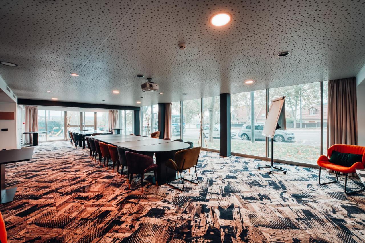 Cowool Cergy Aparthotel Екстериор снимка