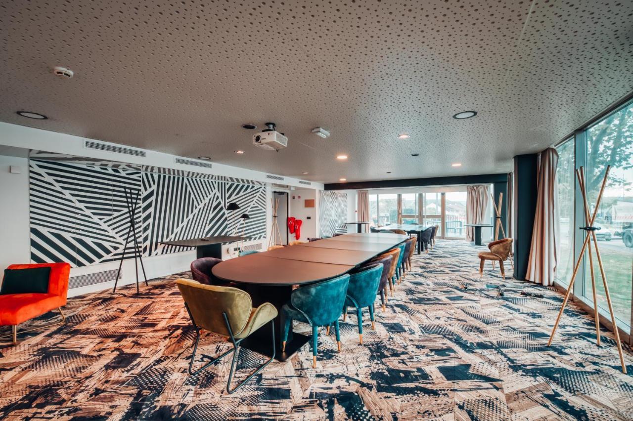 Cowool Cergy Aparthotel Екстериор снимка