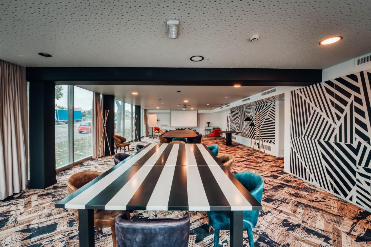 Cowool Cergy Aparthotel Екстериор снимка